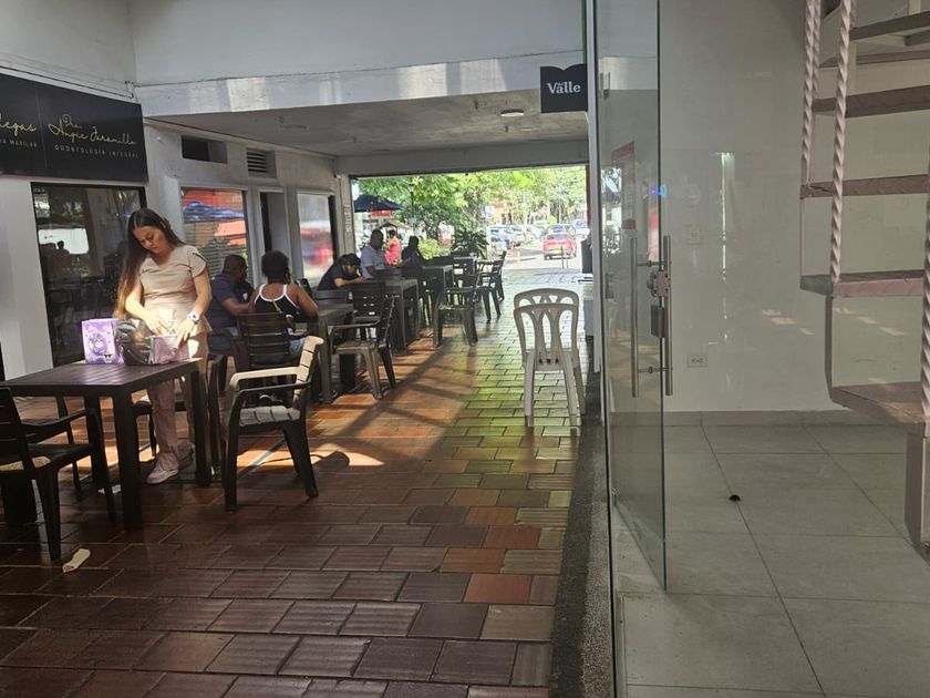 Local en Venta - Avenida 5 Norte, San Vicente, 50,0 m² (foto 3) — CREBI