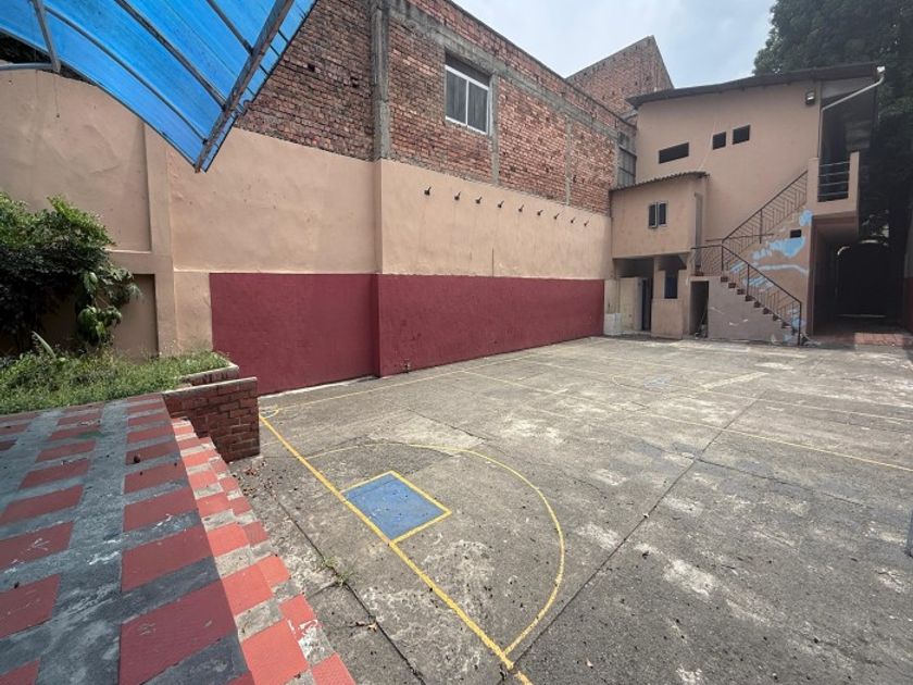 Edificio en Venta - Calle 10 Oeste, Tejares - Cristales, 561,0 m² — CREBI