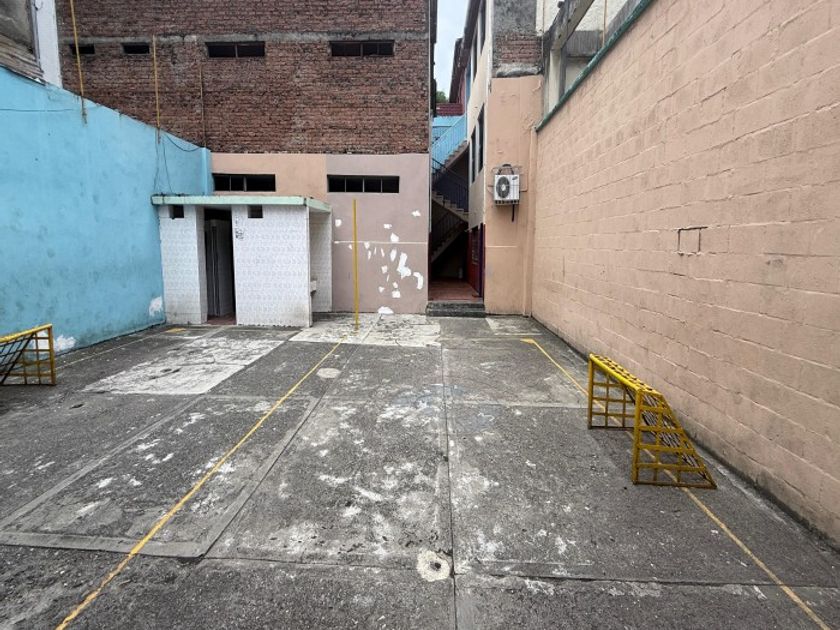 Edificio en Venta - Calle 10 Oeste, Tejares - Cristales, 561,0 m² (foto 3) — CREBI