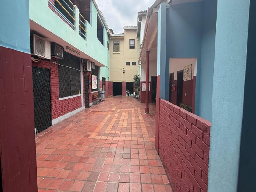 Edificio en Venta - Calle 10 Oeste, Tejares - Cristales, 544,0 m² (foto 4) — CREBI