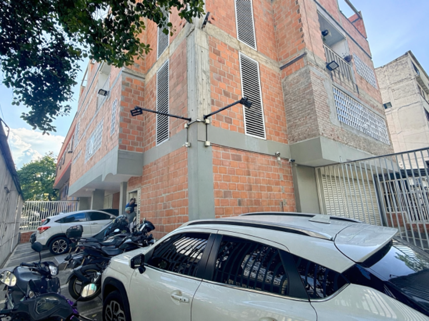 Edificio en Venta - Calle 45 Norte, Vipasa, 1150,0 m² (foto 2) — CREBI
