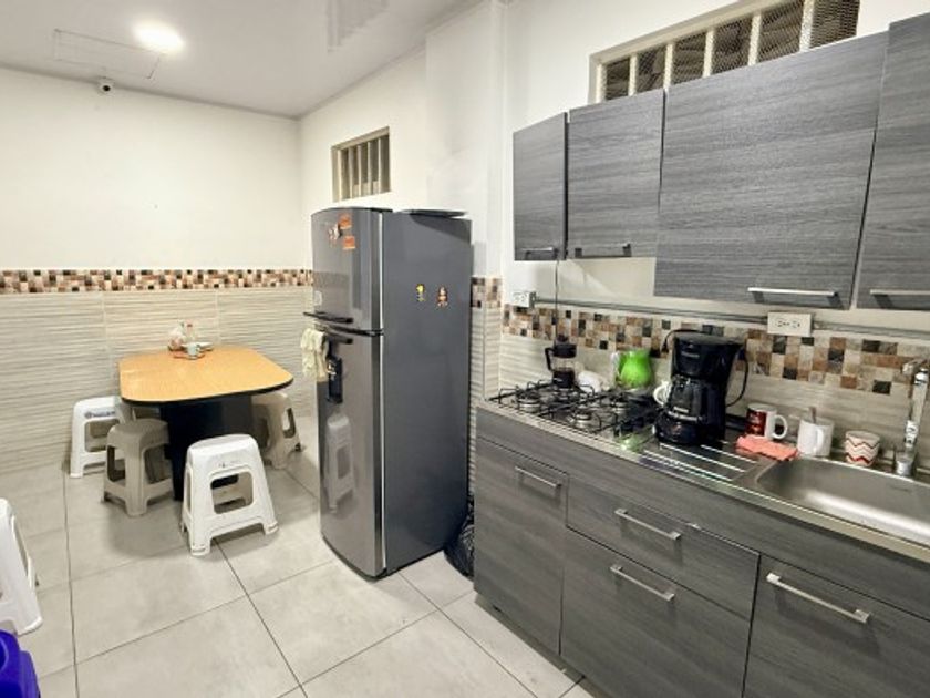 Edificio en Venta - Calle 45 Norte, Vipasa, 1150,0 m² (foto 6) — CREBI