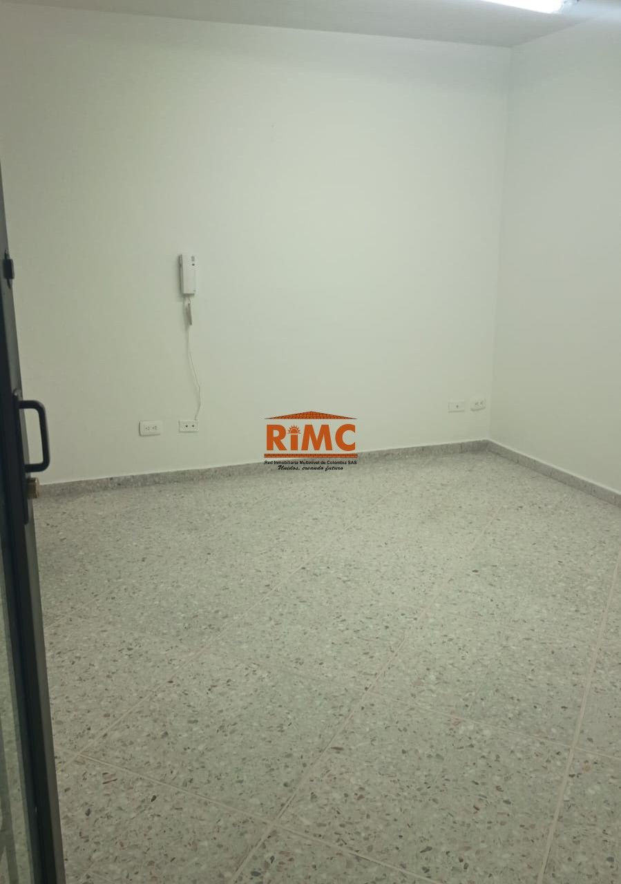 Oficina  en Arriendo - Sector Plaza de Bolivar, Centro, Carrera 9, 18,0 m² (foto 2) — CREBI
